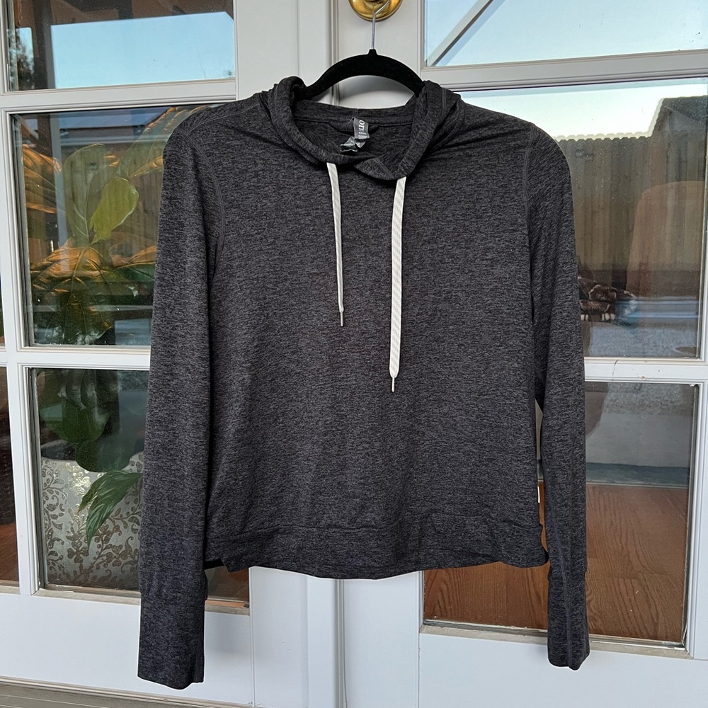 Vuori Halo Essential Hoodie in black heather